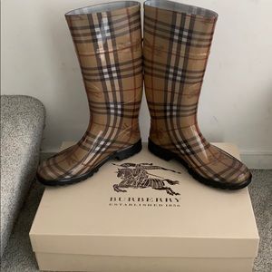 COPY - Burberry RainBoots Haymarket Check Plaid - size 9